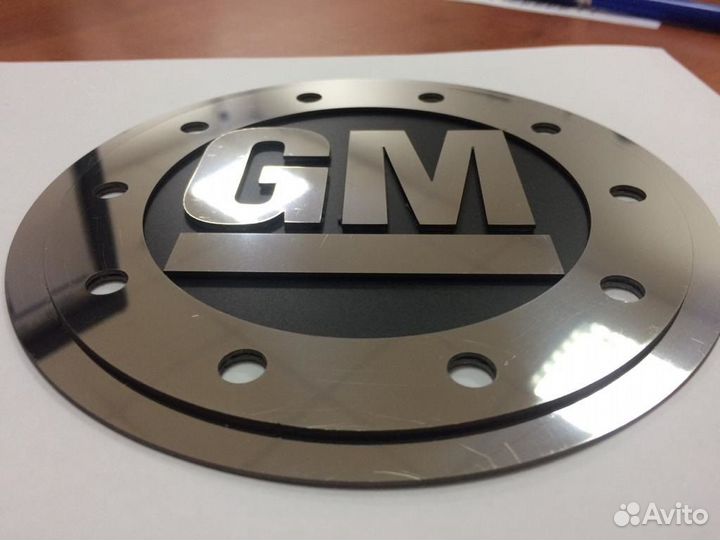 Накладка на лючок бензобака Тахо в стиле GM