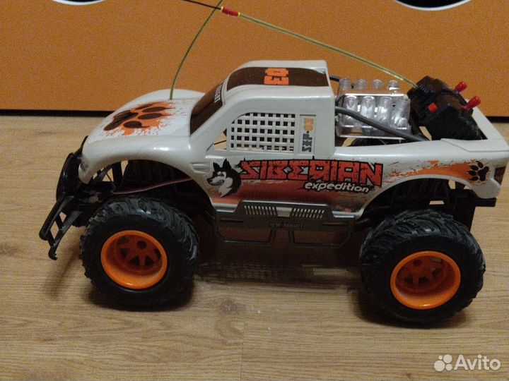 Джип на пульте управления
