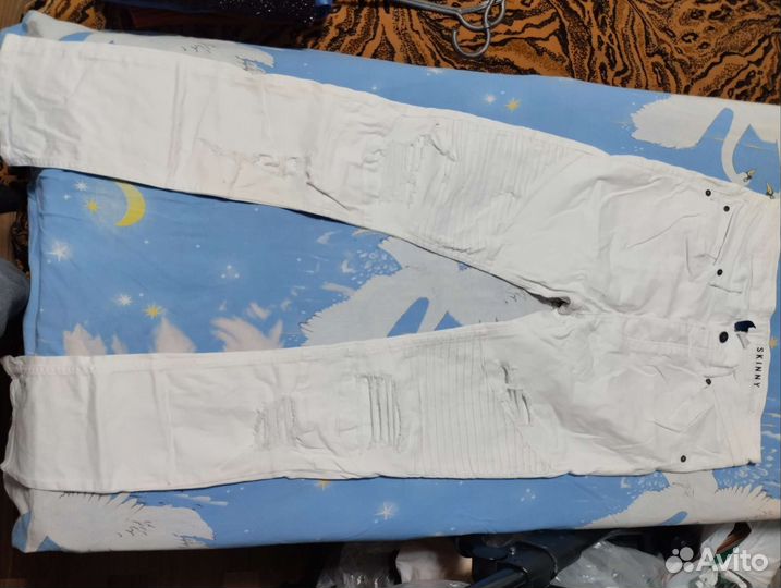 Джинсы белые