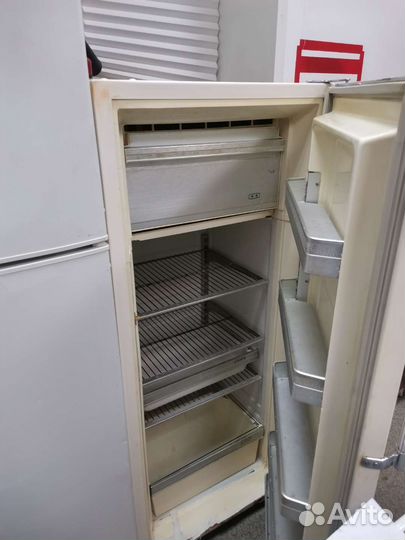 В отличном состоянии холодильник ЗИЛ