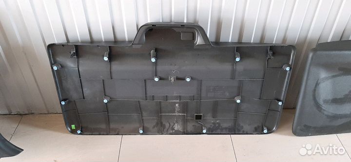 Citroen Berlingo b9 обшивка крышки багажника