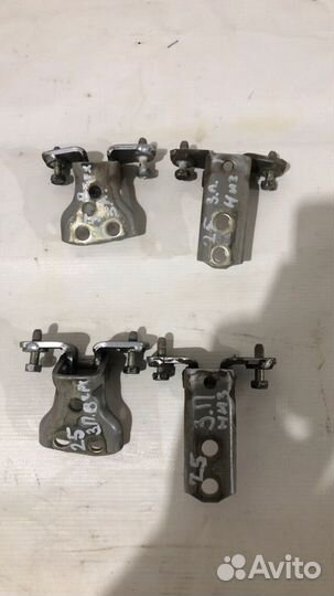 Петля дверная mitsubishi lancer 9 1.6 МКПП