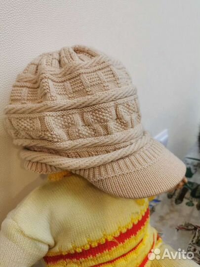 Шапка вязаная с козырьком