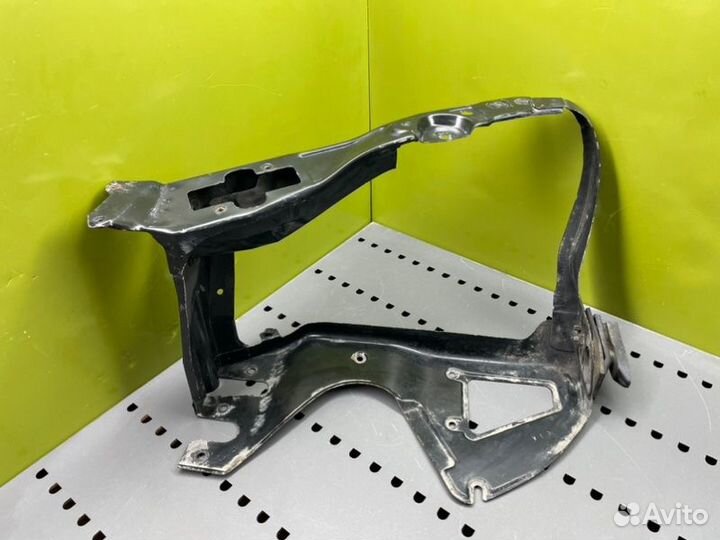 Кронштейн передний левый Mercedes-Benz S-Class