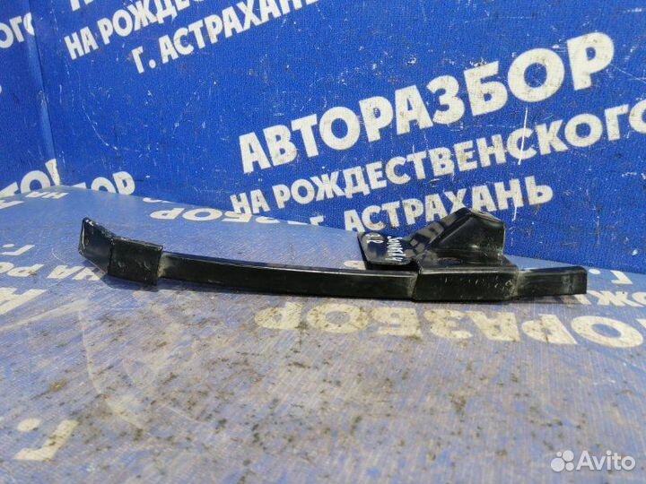 Направляющая стекла двери Hyundai Sonata 4 седан