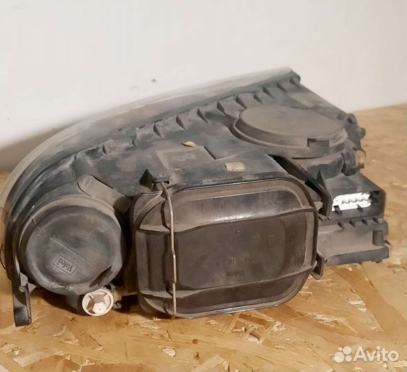 Фара передняя левая Volkswagen Touareg