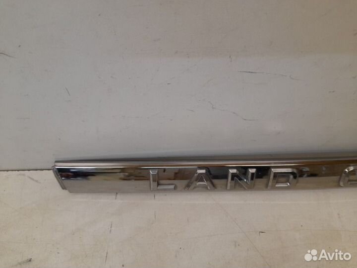 Накладка крышки багажника Toyota Land Cruiser 200