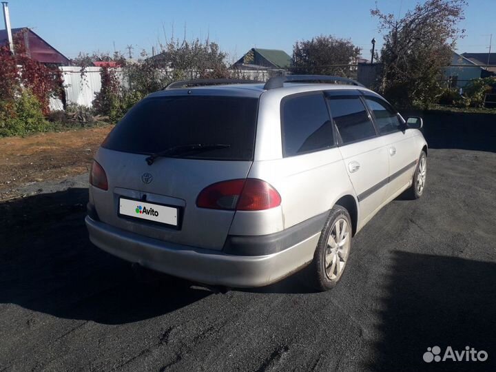 Toyota Avensis 1.8 МТ, 1998, 300 000 км