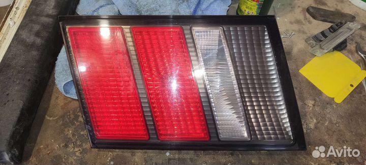 Фонарь задний левый Nissan bassara