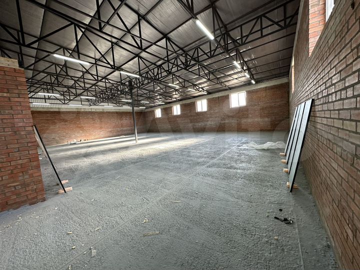 Склад, 880 м²