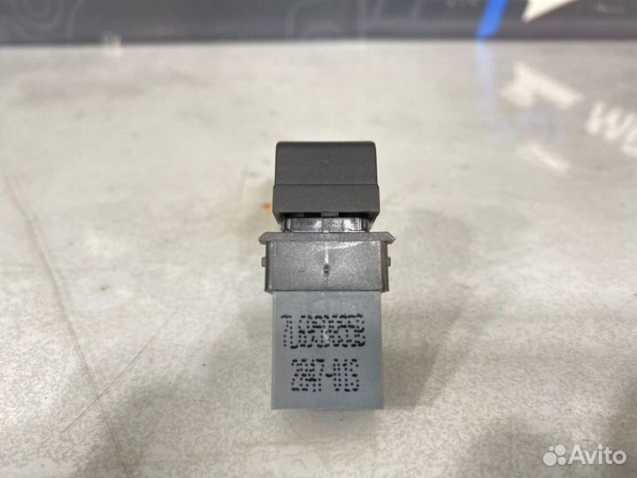 Кнопка стеклоподъемника Volkswagen Passat Variant