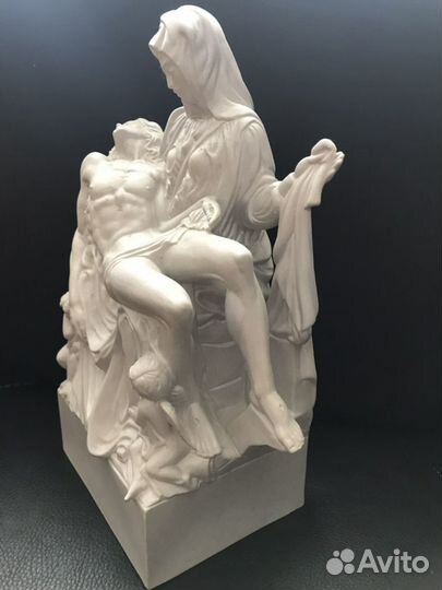 Редкая фарфоровая скульптура Пьета Оплакивание Иис