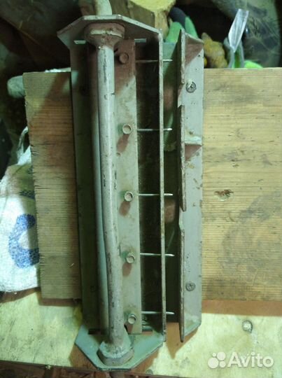 Дырокол пчеловода