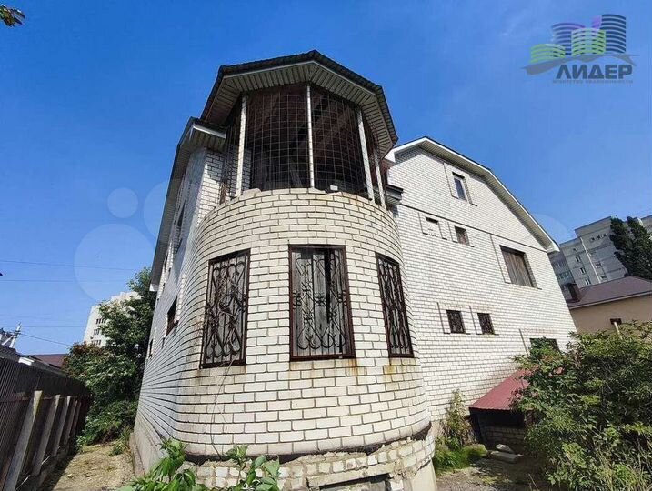 Коттедж 203 м² на участке 10 сот.