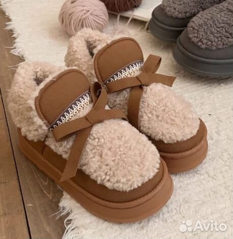 Тёплые ботики, типа ugg. Высокая мягкая подошва