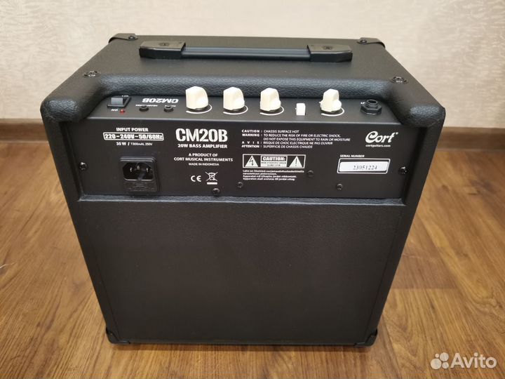 Басовый комбоусилитель