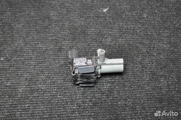 Клапан ваккумный toyota corolla ZZE120