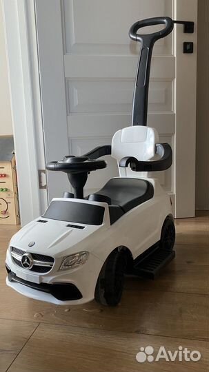 Машинка каталка толокар с ручкой