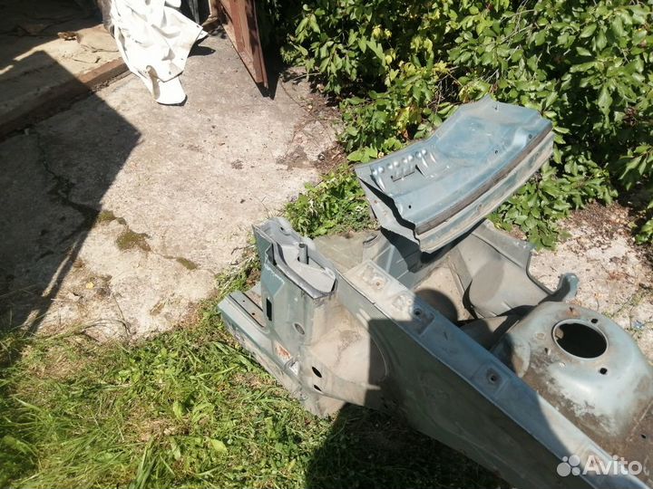 Лонжерон (четверть) правая передняя BMW X5 e53