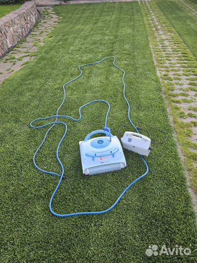 Робот пылесос для бассейна dolphin galaxy