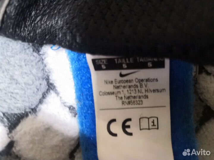 Футбольные перчатки nike