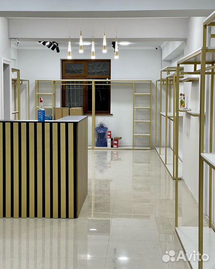 Торговое оборудование для магазина одежды