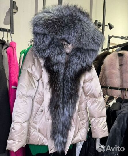 Пуховик с натуральным мехом р.44