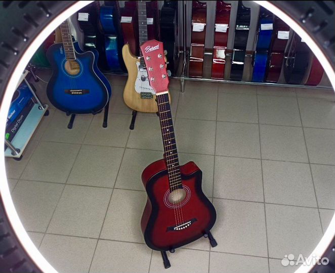 Акустическая гитара Belucci красная