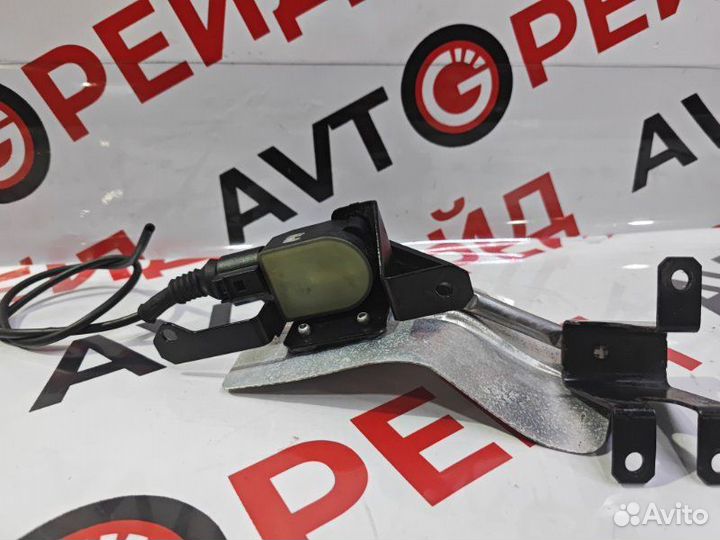 Датчик высоты дорожного просвета задний Volkswagen