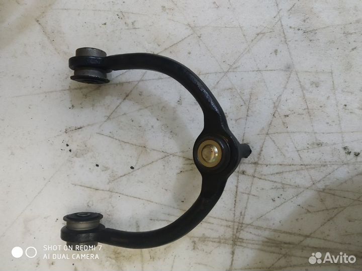 Рычаги передние верх Cadillac Escalade Tahoe 3