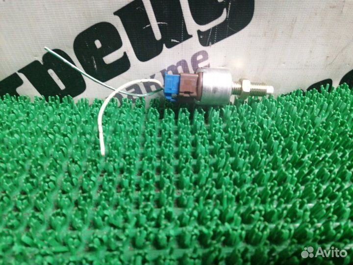 Концевик под педаль тормоза Toyota Mark Ii Qualis