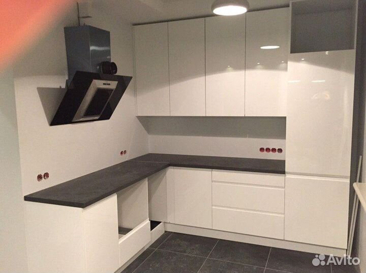 Кухонный гарнитур угловой в потолок на заказ