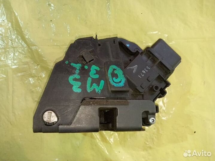 Замок двери задней левой Mazda 3 BK Z6 2005