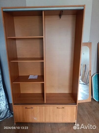 Шкаф