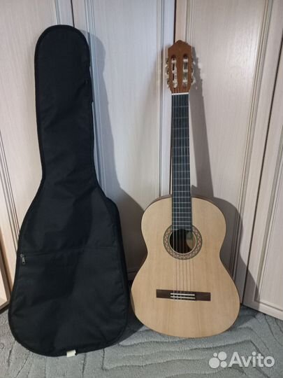 Классическая гитара yamaha c40m