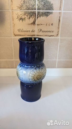 Ваза для цветов синяя