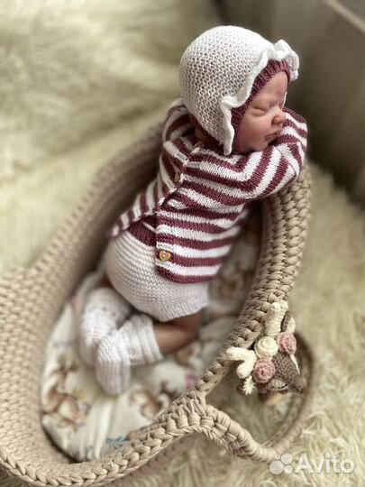 Вязаный комплект для куклы-реборн
