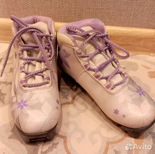 Лыжные ботинки в р.35