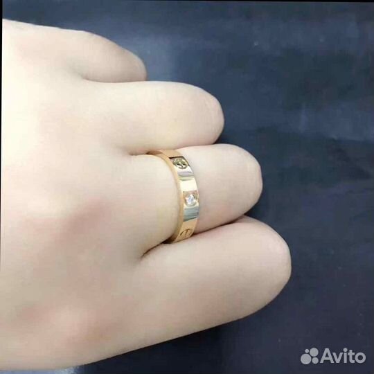 Кольцо Cartier Love, желтое золото с 1 бриллиантом 0,02ct