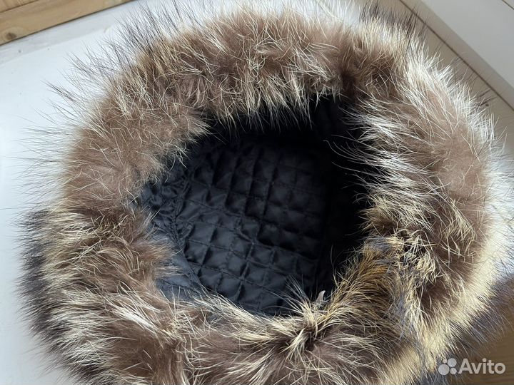 Мужская шапка из меха енота