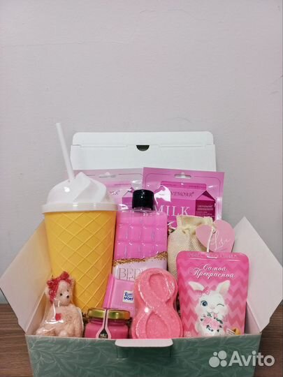 Подарочные наборы боксы на 8 марта Женский подарок