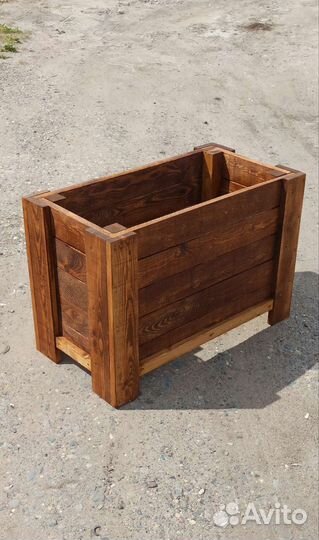 Деревянное уличное кашпо