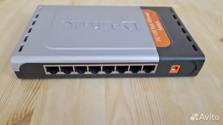 Switch (Hub) D-Link 8 портов (DES-1008D)