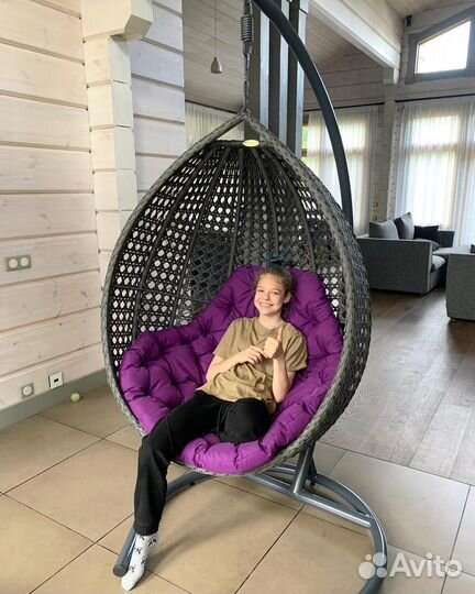 Подвесное плетеное кресло