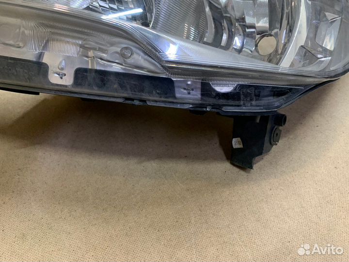 Фара левая Kuga 2 (не ксенон)