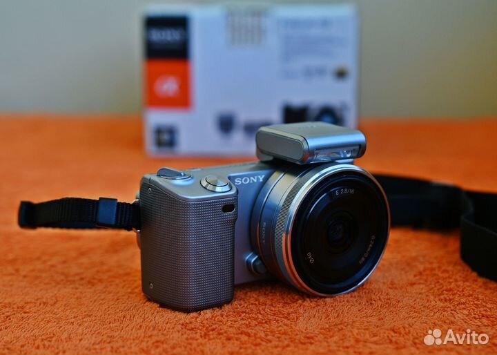 Sony Alpha NEX-5 / SEL-16F28 16 мм F/2.8