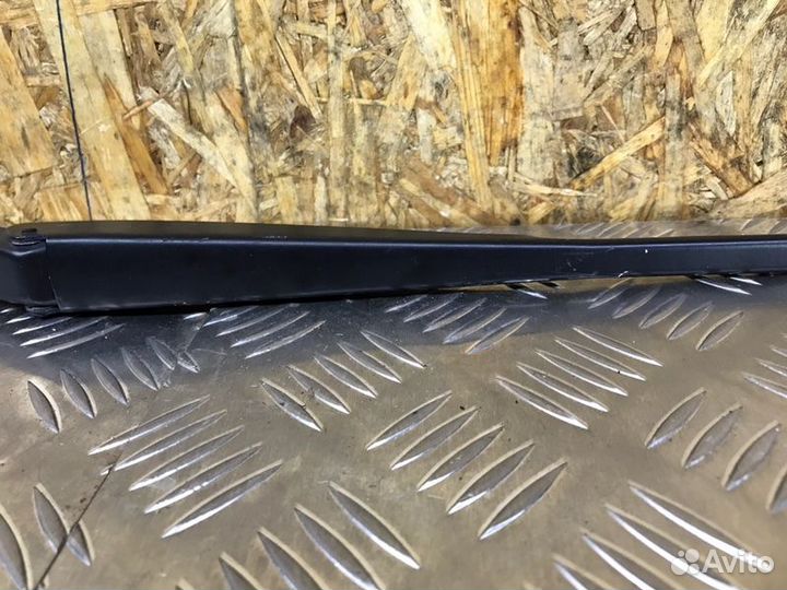 Поводок стеклоочистителя передний левый Renault