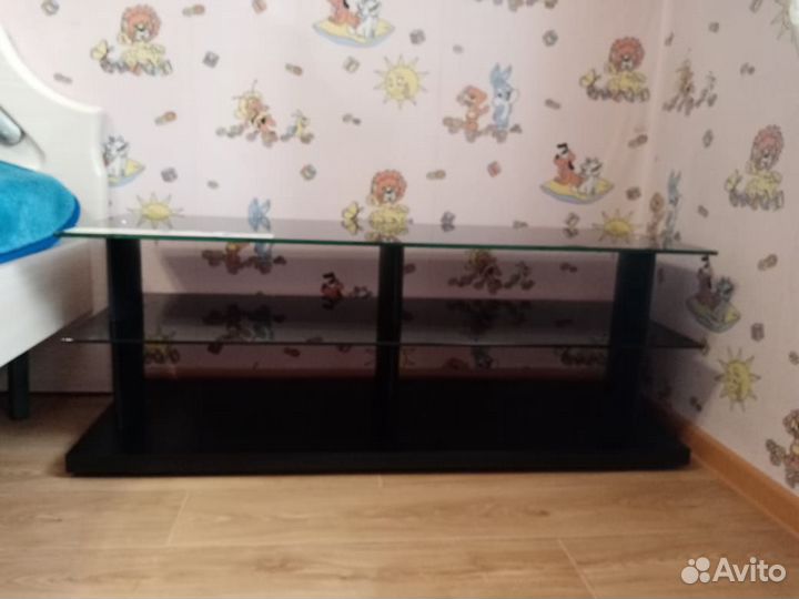 Стеклянная тумба