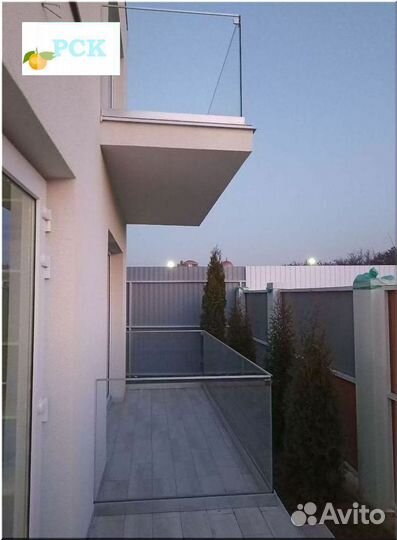 Стеклянные ограждения балкона