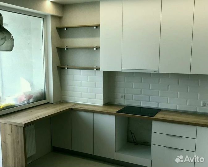 П-образная в потолок кухня на заказ